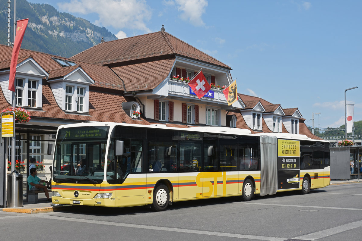 Mercedes Ciatro 136, auf der Linie 21, bedient die Haltestelle beim Bahnhof Interlaken Ost. Die Aufnahme stammt vom 02.08.2018.