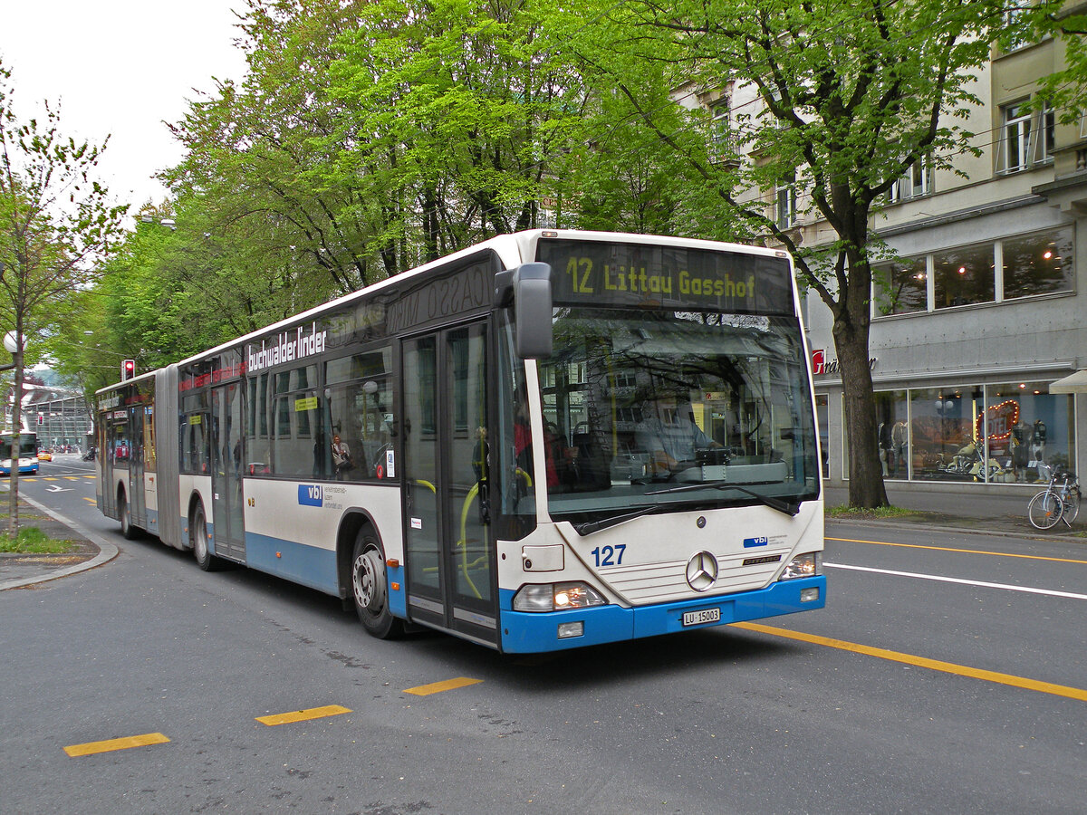 Mercedes Citaro 127, auf der Linie 12 fährt am 04.05.2010 durch die Pilatusstrasse.