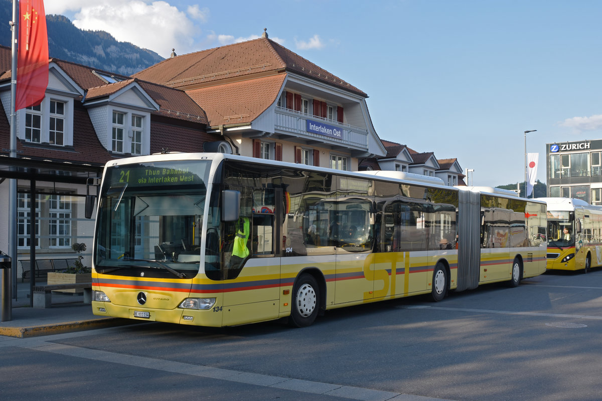 Mercedes Citaro 134, auf der Linie 21, wartet an der Endstation beim Bahnhof Interlaken Ost. Die Aufnahme stammt vom 01.05.2019.