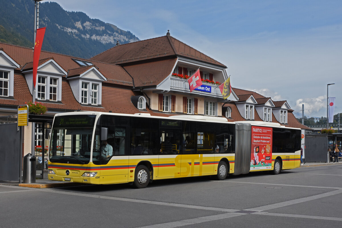Mercedes Citaro 136, auf der Linie 21, wartet an der Endstation beim Bahnhof Interlaken Ost. Die Aufnahme stammt vom 27.09.2021.