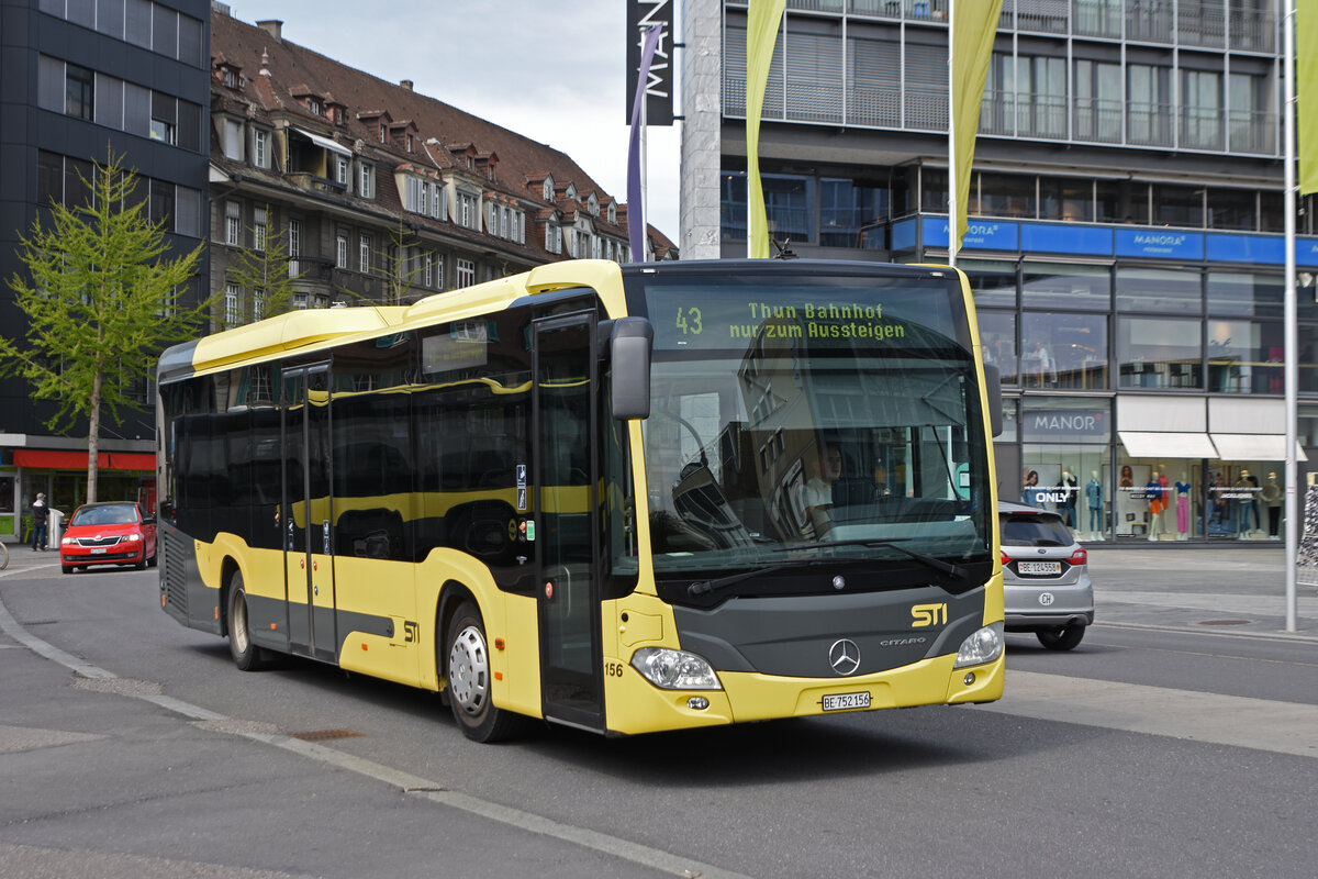 Mercedes Citaro 156, auf der Linie 43, fährt zur Haltestelle beim Bahnhof Thun. Die Aufnahme stammt vom 21.04.2022.