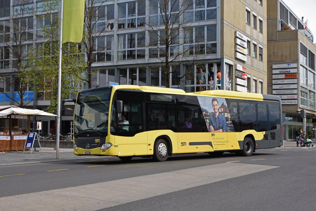 Mercedes Citaro 156, auf der Linie 43, verlässt die Haltestelle beim Bahnhof Thun. Die Aufnahme stammt vom 21.04.2022.