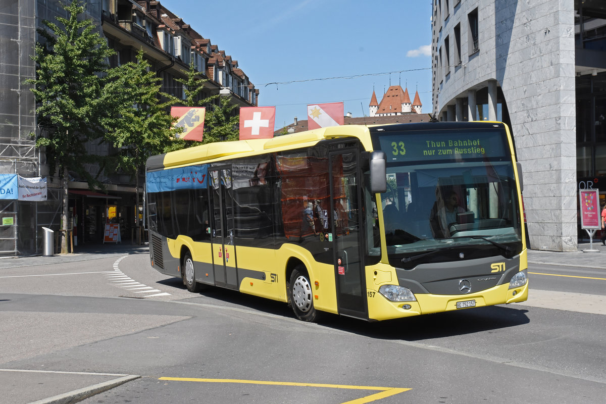 Mercedes Citaro 157, auf der Linie 33, fährt zur Haltestelle beim Bahnhof Thun. Die Aufnahme stammt vom 30.07.2018.