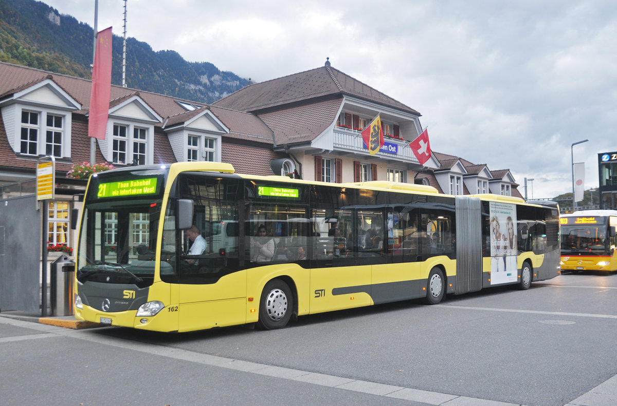 Mercedes Citaro 162, auf der Linie 21, wartet an der Endstation beim Bahnhof Interlaken Ost. Die Aufnahme stammt vom 03.10.2017.