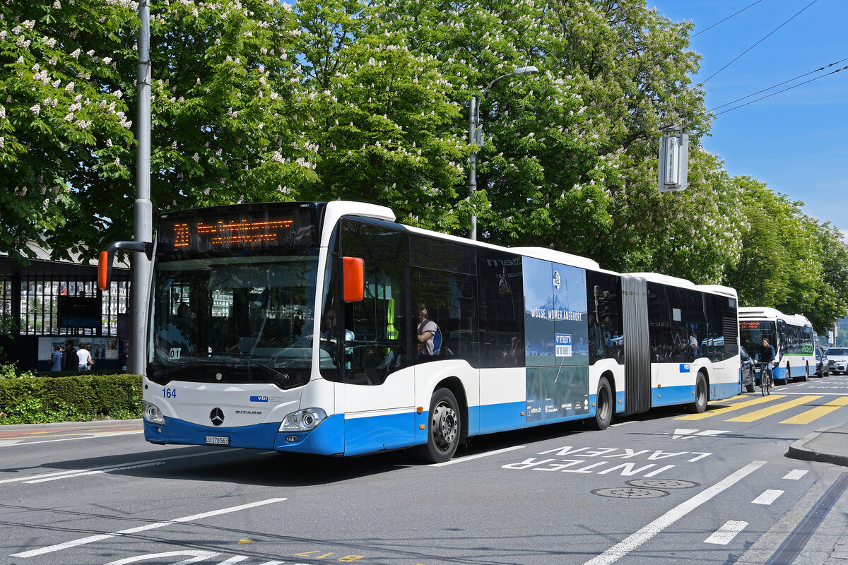 Mercedes Citaro 164, auf der Linie 20, verl�sst am 08.05.2026 die Haltestelle beim Bahnhof Luzern.