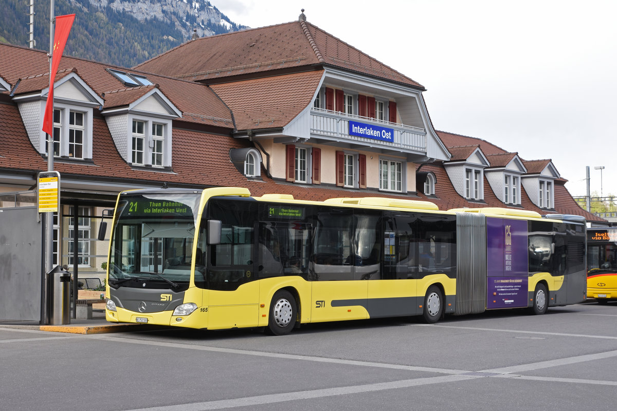 Mercedes Citaro 165, auf der Linie 21, wartet an der Endstation beim Bahnhof Interlaken Ost. Die Aufnahme stammt vom 26.04.2019.