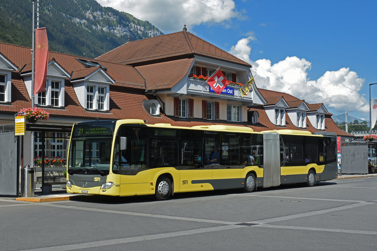 Mercedes Citaro 165, auf der Linie 21, wartet an der Endstation beim Bahnhof Interlaken Ost. Die Aufnahme stammt vom 25.07.2020.