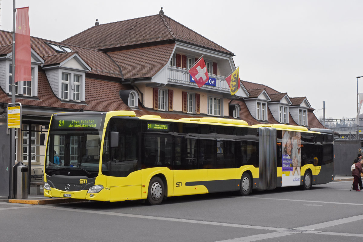 Mercedes Citaro 169, auf der Linie 21, wartet an der Endstation beim Bahnhof Interlaken Ost. Die Aufnahme stammt vom 25.11.2020.