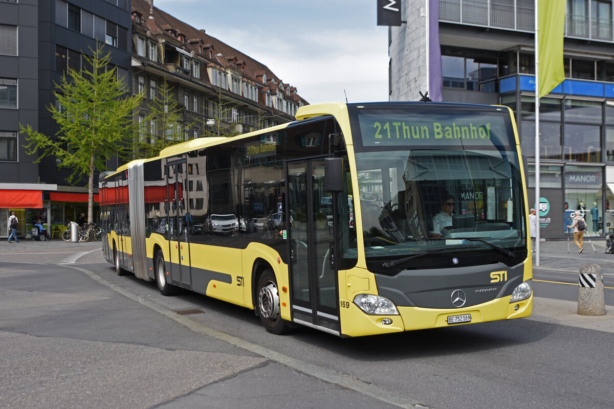 Mercedes Citaro 169, auf der Linie 21, fährt zur Endstation beim Bahnhof Thun. Die Aufnahme stammt vom 21.04.2022.