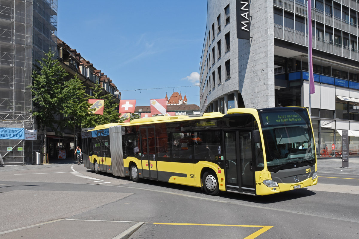 Mercedes Citaro 170, auf der Linie 1, fährt zur Haltestelle beim Bahnhof Thun. Die Aufnahme stammt vom 30.07.2018.
