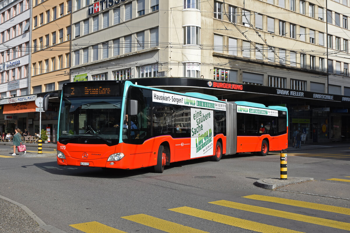 Mercedes Citaro 170, auf der Linie 2, fährt zur Haltestelle beim Bahnhof Biel. Die Aufnahme stammt vom 25.09.2021.