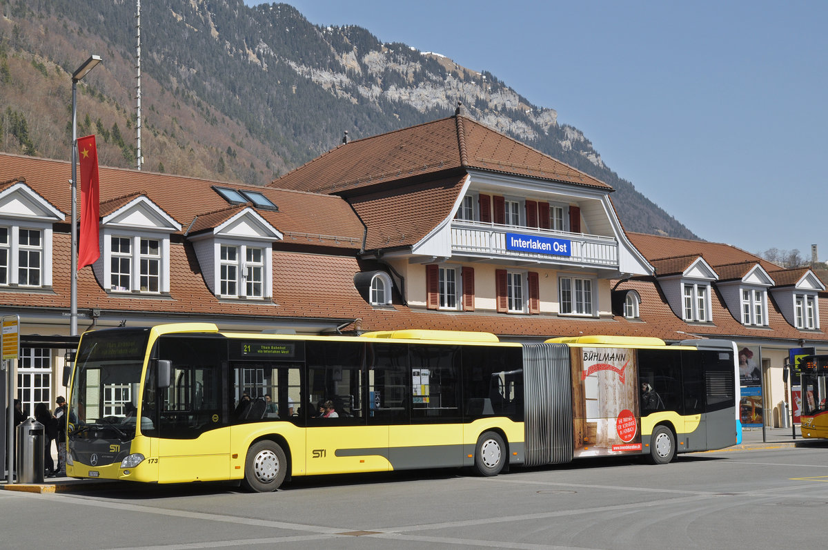 Mercedes Citaro 173, auf der Linie 21, wartet an der Endstation beim Bahnhof Interlaken Ost. Die Aufnahme stammt vom 07.04.2018.