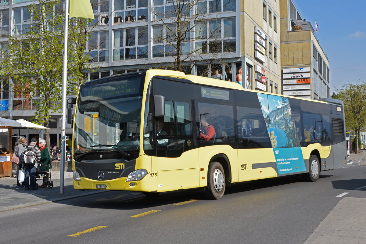 Mercedes Citaro 178, auf der Linie 50, verlässt die Haltestelle beim Bahnhof Thun. Die Aufnahme stammt vom 21.04.2022.