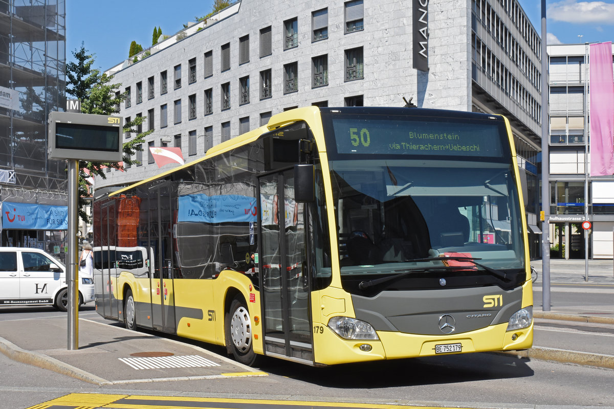 Mercedes Citaro 179, auf der Linie 50, wartet an der Haltestelle beim Bahnhof Thun. Die Aufnahme stammt vom 30.07.2018.