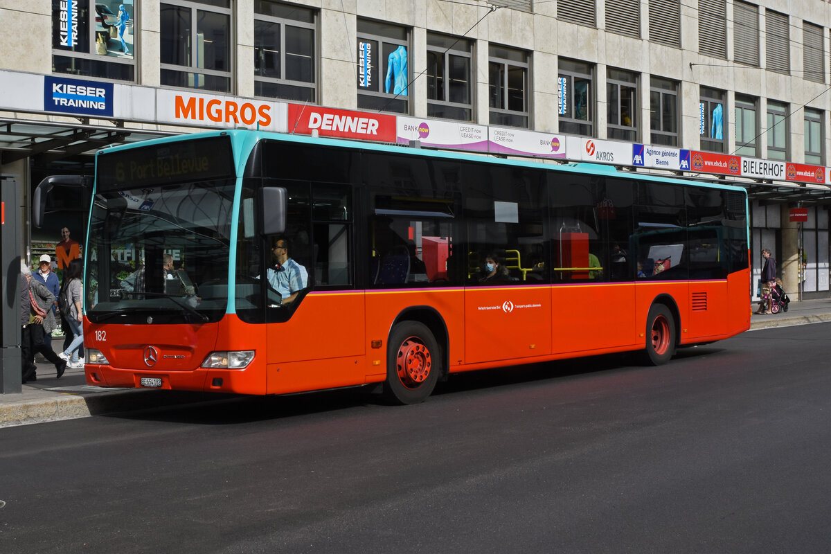 Mercedes Citaro 182, auf der Linie 6, bedient die Haltestelle beim Guisan Platz. Die Aufnahme stammt vom 25.09.2021.