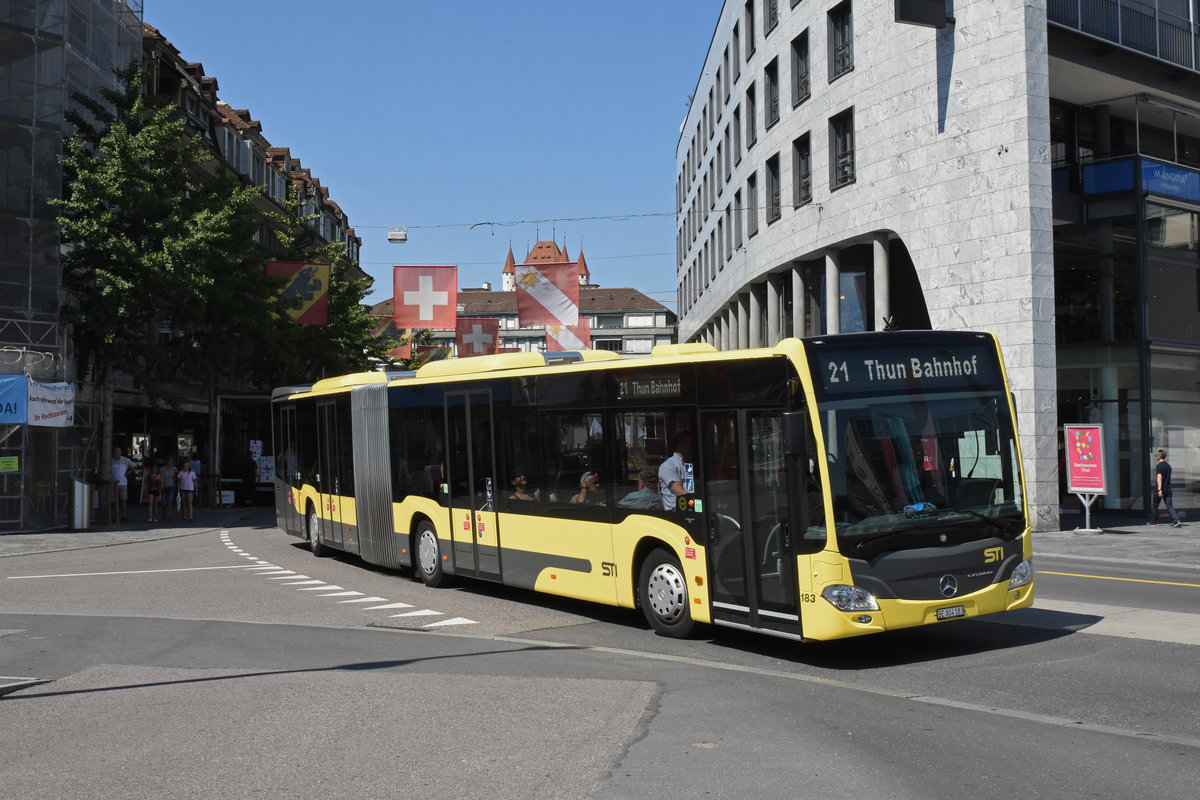 Mercedes Citaro 183, auf der Linie 21 fährt zur Haltestelle beim Bahnhof Thun. Die Aufnahme stammt vom 30.07.2018.