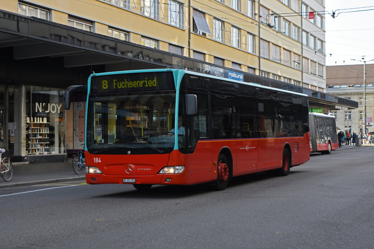 Mercedes Citaro 184, auf der Linie 8, fährt durch die Bahnhofstrasse. Die Aufnahme stammt vom 25.09.2021.