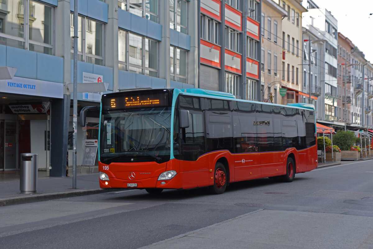 Mercedes Citaro 195, auf der Linie 6, fährt durch die Bahnhofstrasse. Die Aufnahme stammt vom 25.09.2021.