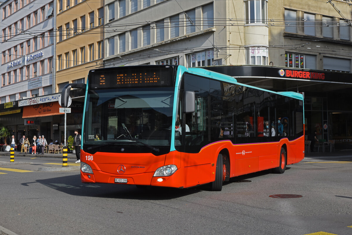 Mercedes Citaro 198, auf der Linie 8, fährt zur Haltestelle beim Bahnhof Biel. Die Aufnahme stammt vom 25.09.2021.