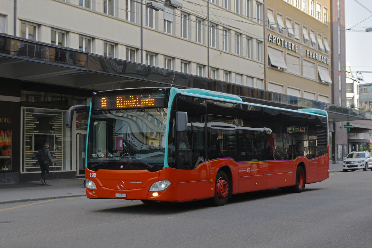 Mercedes Citaro 198, auf der Linie 8, fährt durch die Bahnhofstrasse. Die Aufnahme stammt vom 25.09.2021.