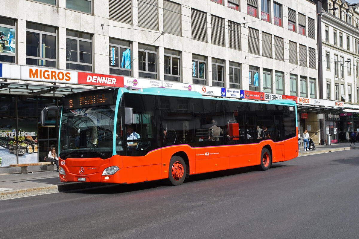 Mercedes Citaro 198, auf der Linie 8, bedient die Haltestelle beim Guisan Platz. Die Aufnahme stammt vom 25.09.2021.