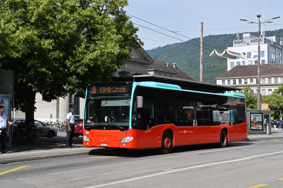 Mercedes Citaro 199, auf der Linie 8, bedient am 08.06.2026 die Haltestelle beim Bahnhof Biel.