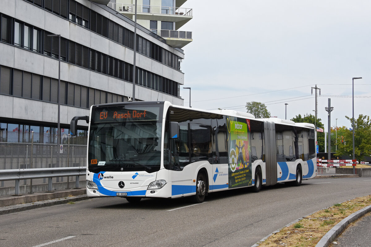 Mercedes Citaro 213 von Busbetrieb Olten G�sgen, auf der Tramersatzlinie 11, f�hrt am durch die Neapelstrasse. Aufnahme Basel.