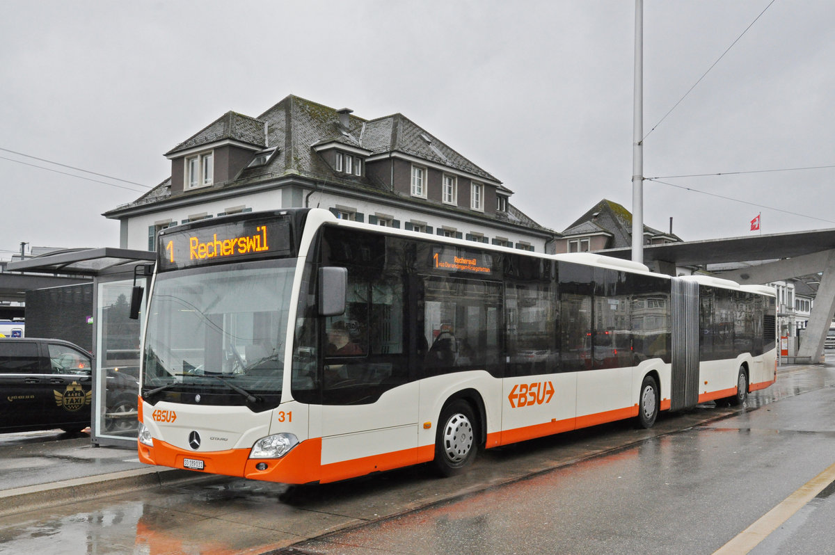 Mercedes Citaro 31, auf der Linie 1, bedient die Haltestelle beim Bahnhof Solothurn. Die Aufnahme stammt vom 09.12.2019.