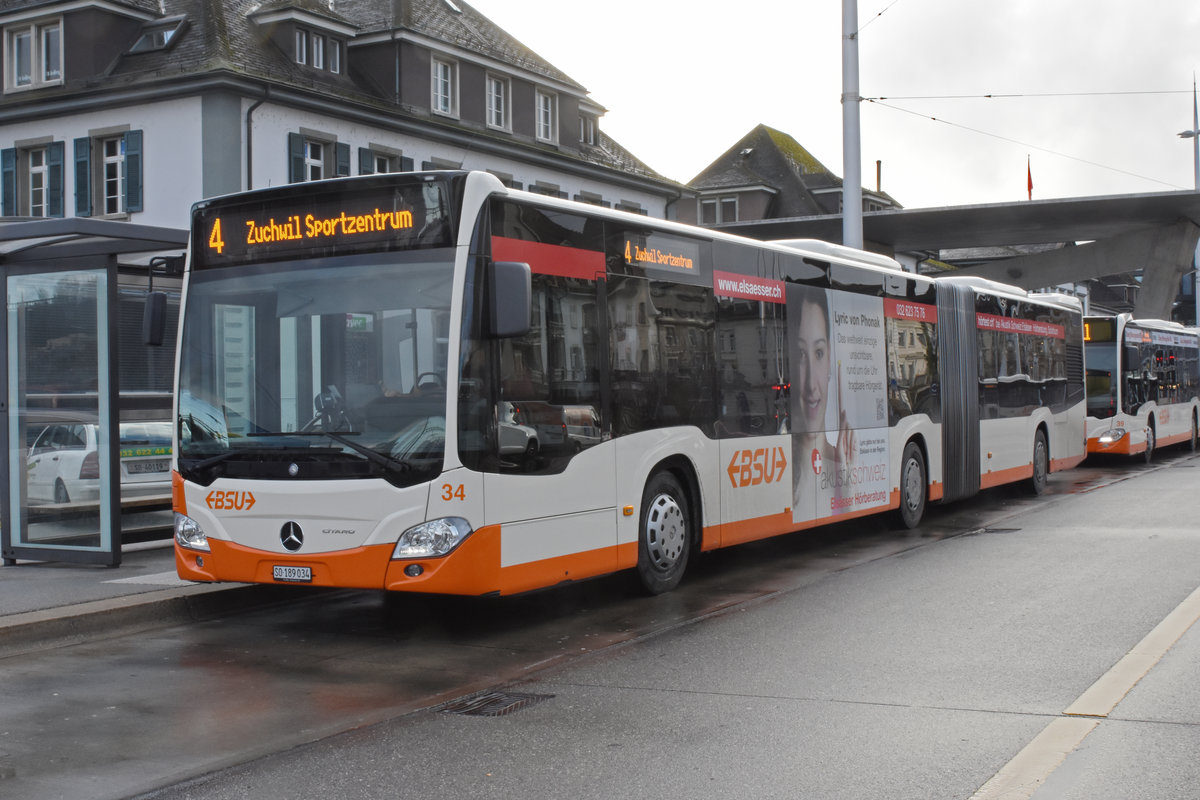 Mercedes Citaro 34, auf der Linie 4, bedient die Haltestelle beim Bahnhof Solothurn. Die Aufnahme stammt vom 21.12.2019.