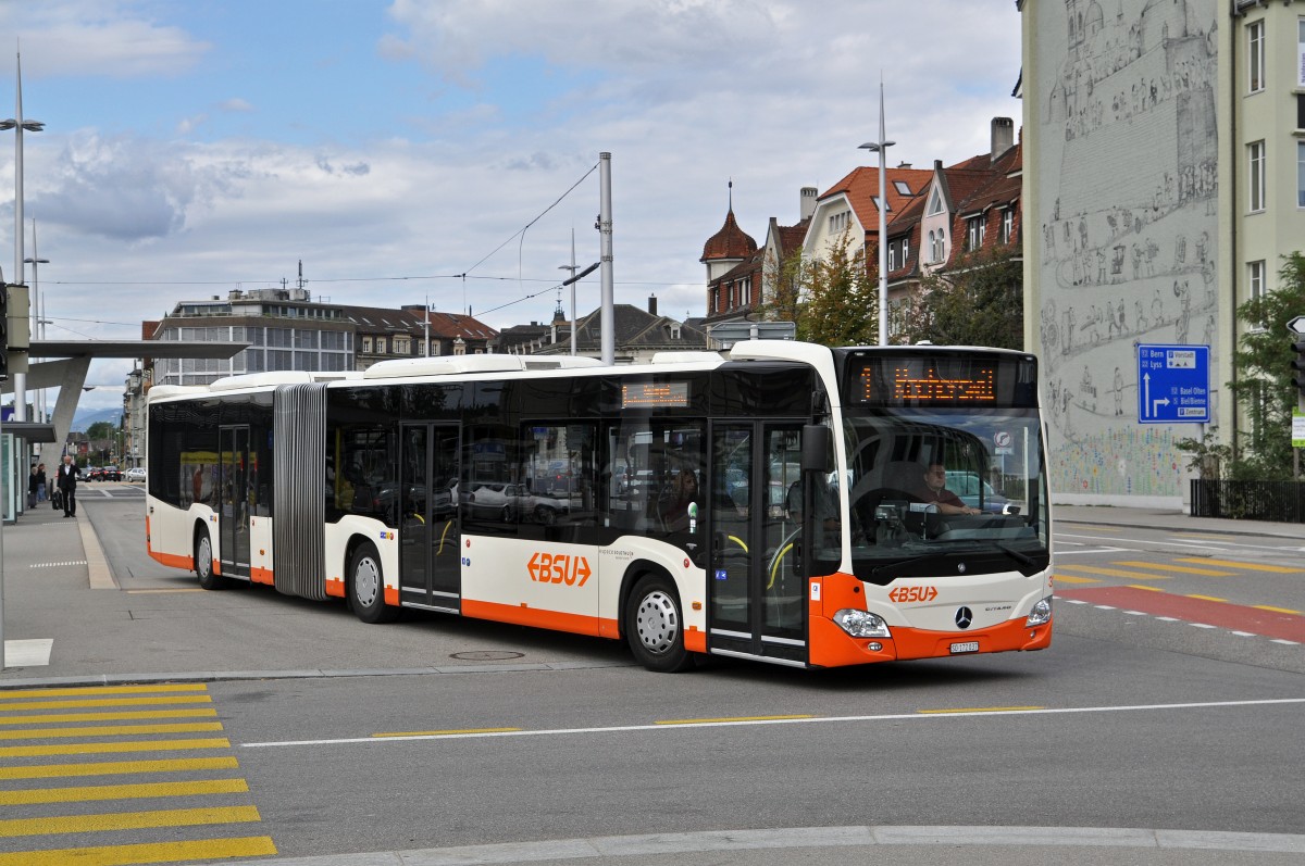 Mercedes Citaro 37 auf der Linie 1 verlässt die Haltestelle beim Bahnhof Solothurn. Die Aufnahme stammt vom 05.09.2015.