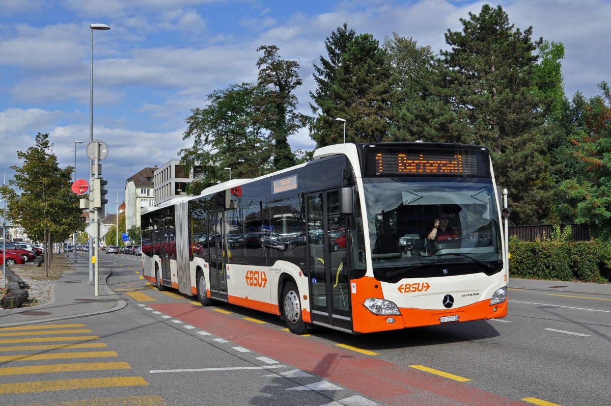 Mercedes Citaro 38 von BSU auf der Linie 1 verlässt die Haltestelle Bahnhof Solothurn. Die Aufnahme stammt vom 05.09.2015.