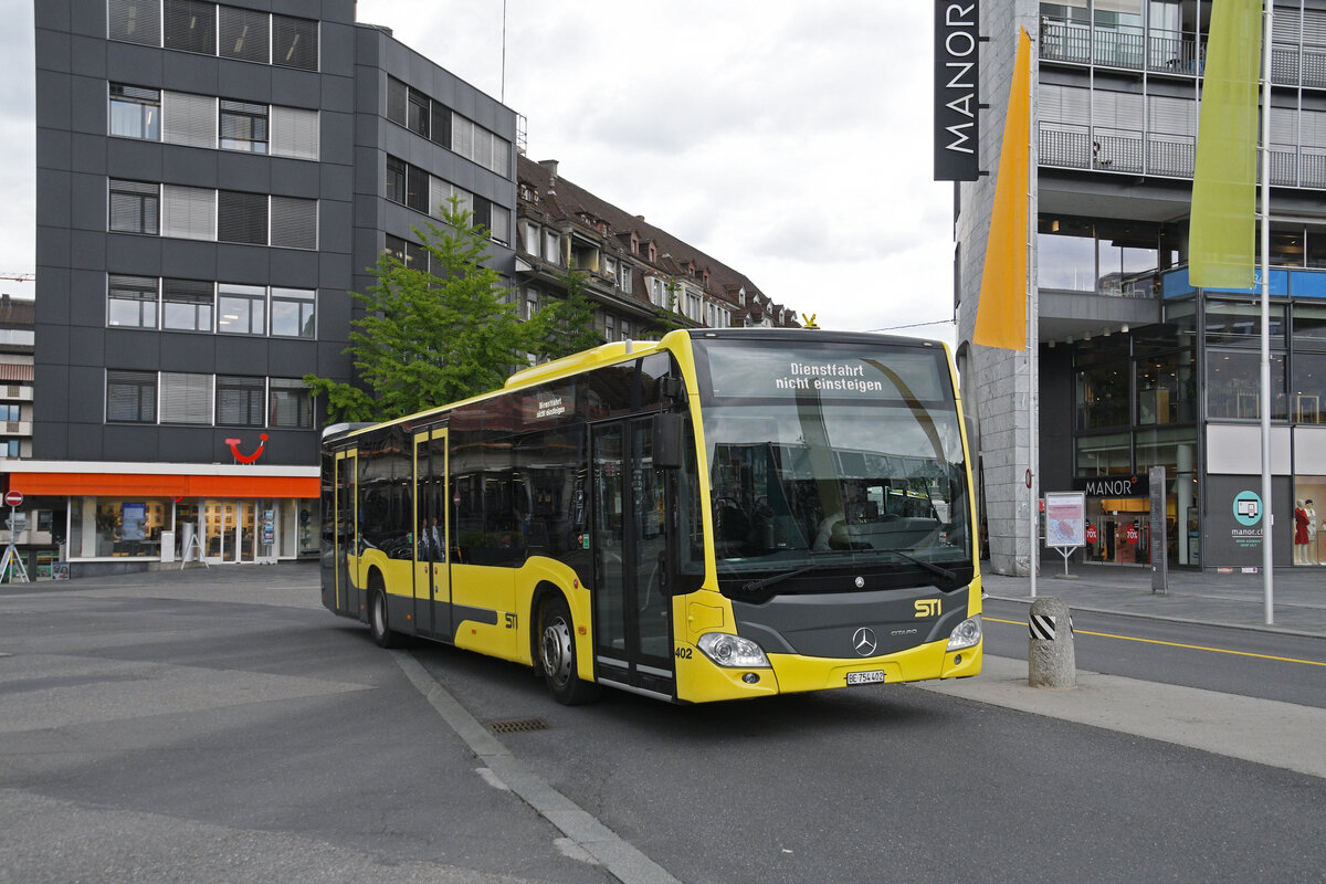 Mercedes Citaro 402 der STI f�hrt am 30.07.2025 zur Haltestelle beim Bahnhof Thun.