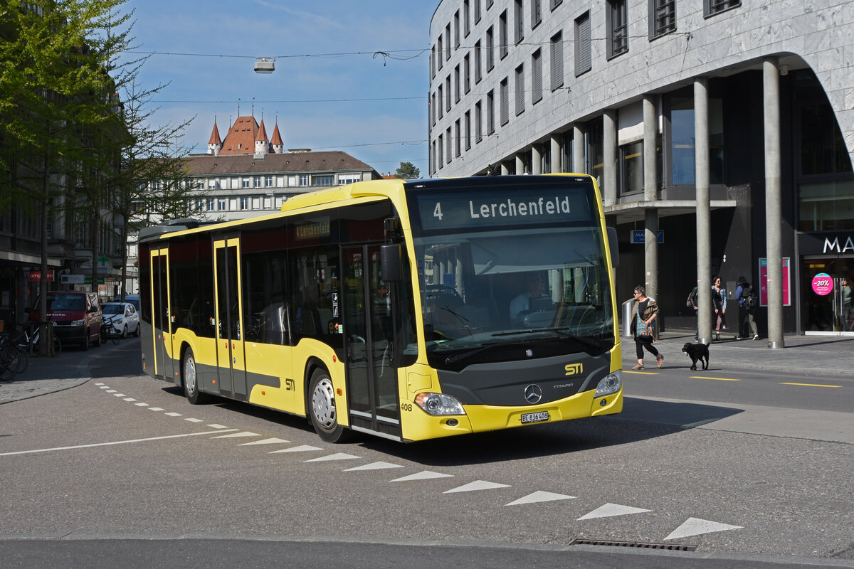 Mercedes Citaro 408, auf der Linie 4, fährt zur Haltestelle beim Bahnhof Thun. Die Aufnahme stammt vom 21.04.2022.
