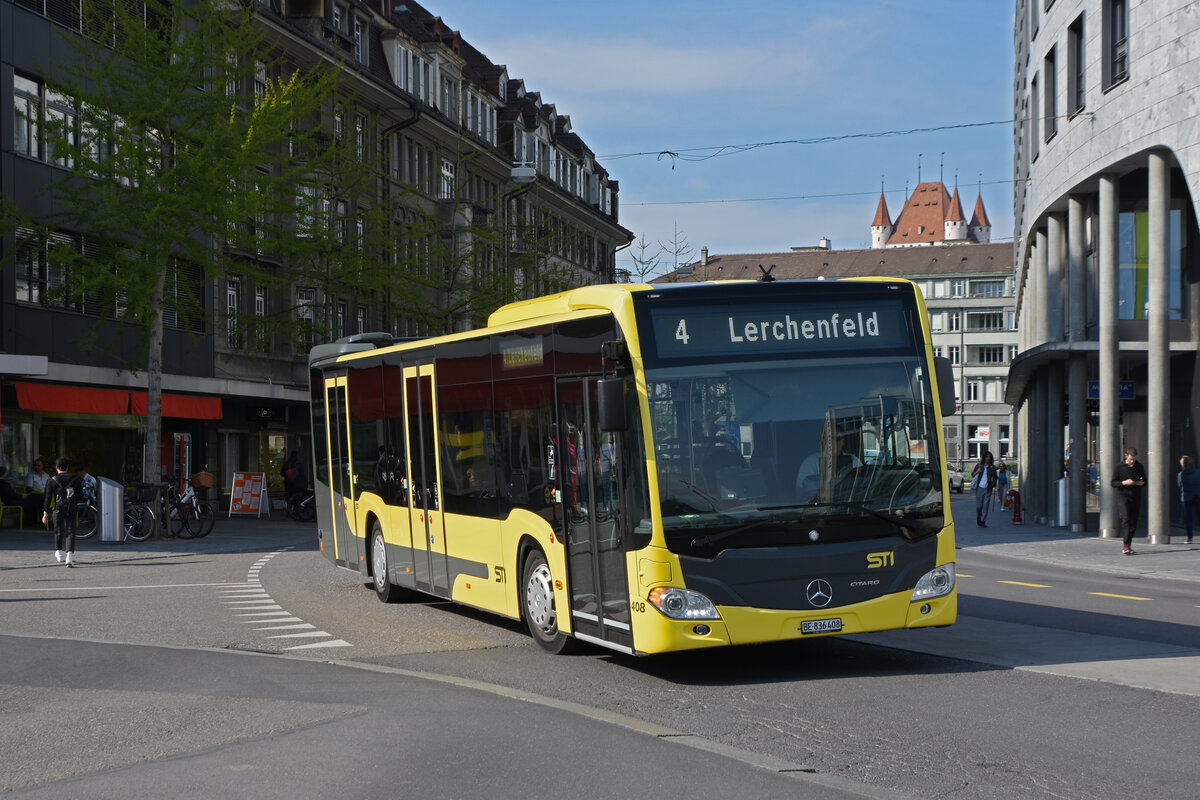 Mercedes Citaro 408, auf der Linie 4, fährt am 21.04.2022 zur Haltestelle beim Bahnhof Thun.