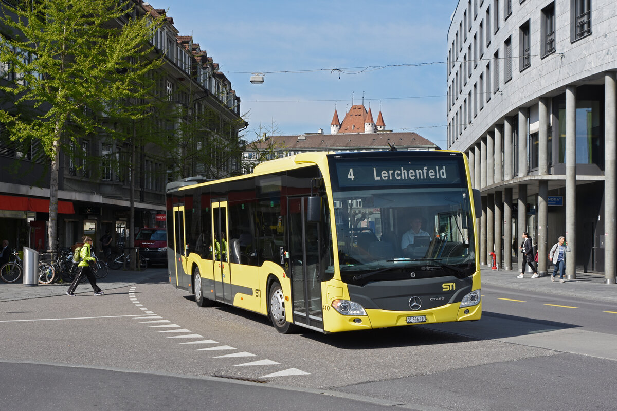 Mercedes Citaro 410, auf der Linie 4, fährt zur Haltestelle beim Bahnhof Thun. Die Aufnahme stammt vom 21.04.2022.