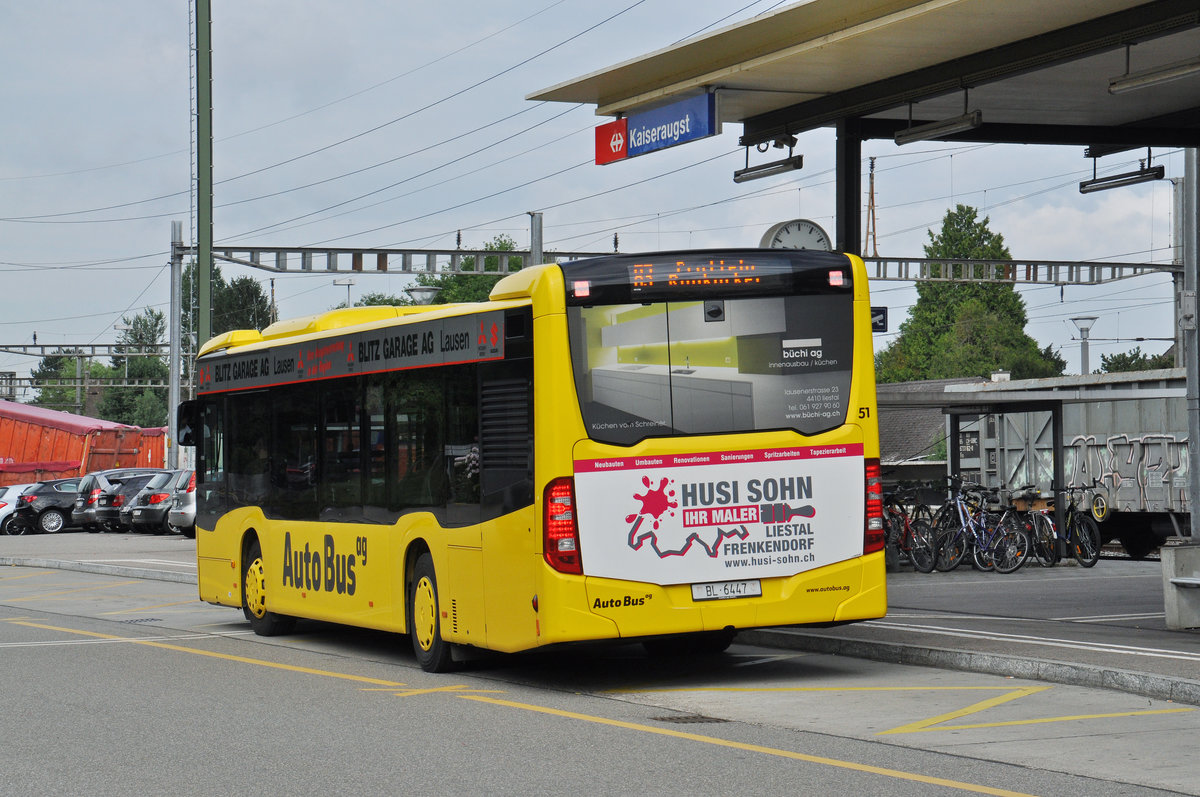Mercedes Citaro 51 der AAGL, auf der Linie 83, wartet an der Haltestelle beim Bahnhof Kaiseraugst. Die Aufnahme stammt vom 14.07.2017.