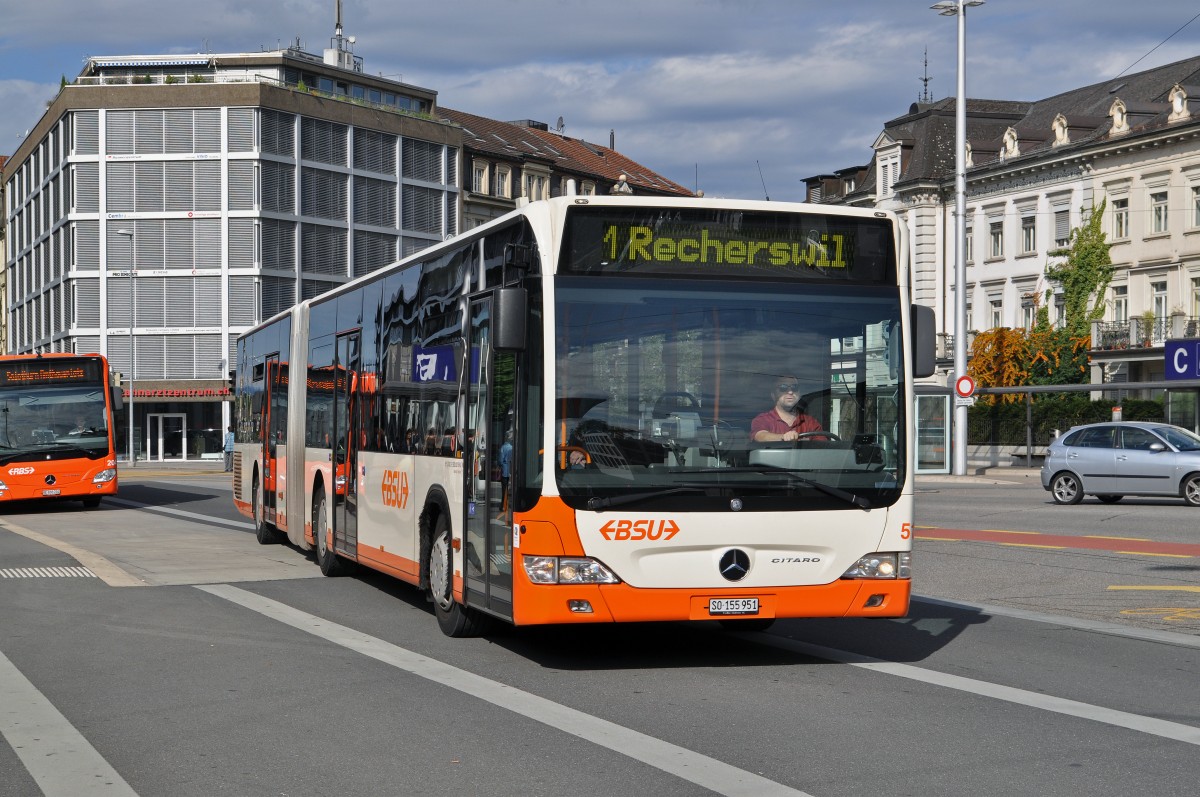 Mercedes Citaro 51 auf der Linie 1 fährt zur Haltestelle beim Bahnhof Solothurn. Die Aufnahme stammt vom 05.09.2015.