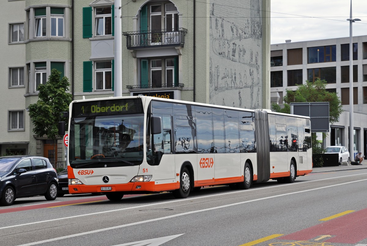 Mercedes Citaro 51 auf der Linie 1 fährt zur Haltestelle beim Bahnhof Solothurn. Die Aufnahme stammt vom 05.09.2015.