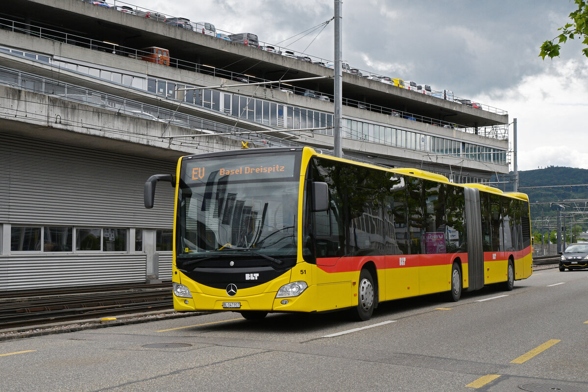 Mercedes Citaro 51 der BLT, auf der Tramersatzlinie 11, f�hrt am 20.05.2026 zur Endstation beim Dreispitz. Aufnahme Basel.