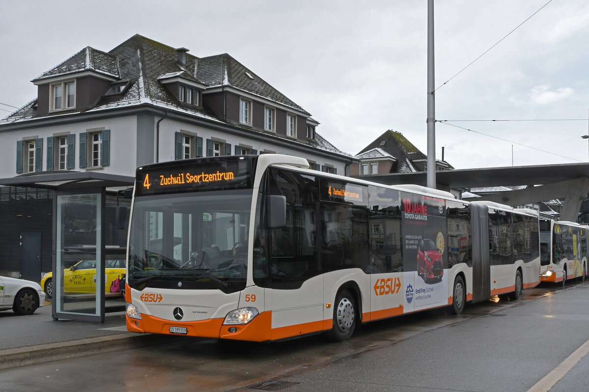 Mercedes Citaro 59, auf der Linie 4, wartet am 18.01.2023 an der Haltestelle beim Bahnhof Solothurn.