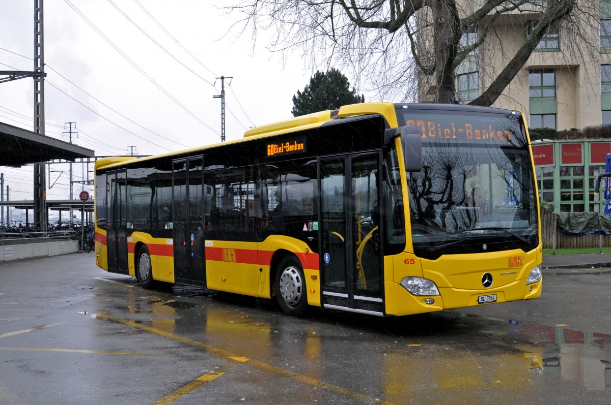 Mercedes Citaro 65 auf der Linie 60 am Bahnhof Muttenz. Die Aufnahme stammt vom 26.01.2015.