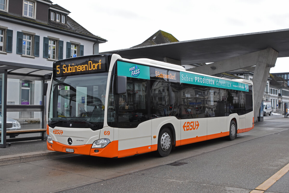 Mercedes Citaro 69 der BSU, auf der Linie 5, wartet an der Haltestelle beim Bahnhof Solothurn. Die Aufnahme stammt vom 06.12.2021.