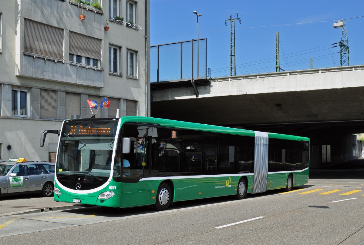 Mercedes Citaro 7001 auf der Linie 31 fährt zur Haltestelle Tinguely Museum. Die Aufnahme stammt vom 03.06.2015.