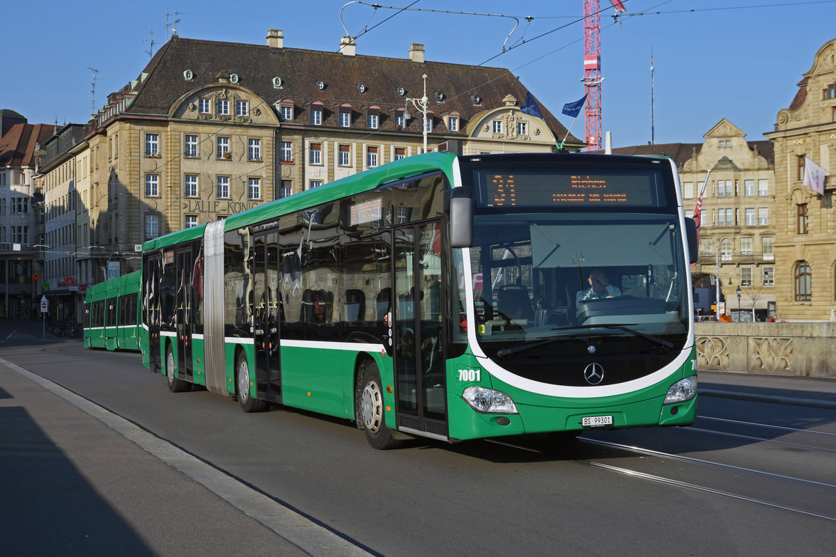 Mercedes Citaro 7001, auf der Linie 31, überquert die Mittlere Rheinbrücke. Die Aufnahme stammt vom 29.03.2019.