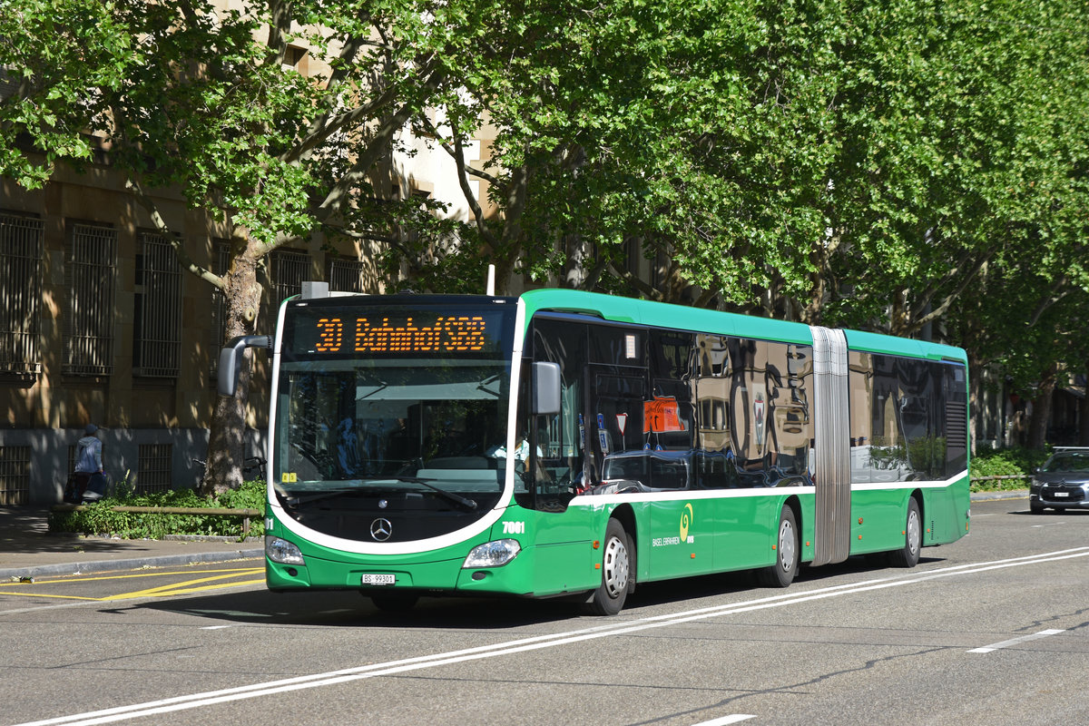 Mercedes Citaro 7001, auf der Linie 30, fährt zur Endstation am badischen Bahnhof. Die Aufnahme stammt vom 08.06.2019.