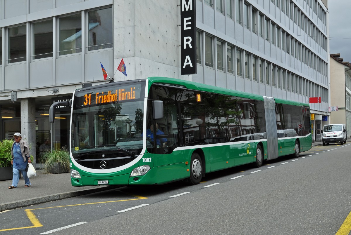 Mercedes Citaro 7002 auf der Linie 31 wartet am Claraplatz auf die nächste Abfahrtszeit. Die Aufnahme stammt vom 19.05.2015.