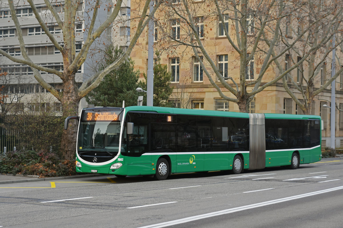 Mercedes Citaro 7002, auf der Linie 36, fährt zur Haltestelle am badischen Bahnhof. Die Aufnahme stammt vom 28.12.2018.