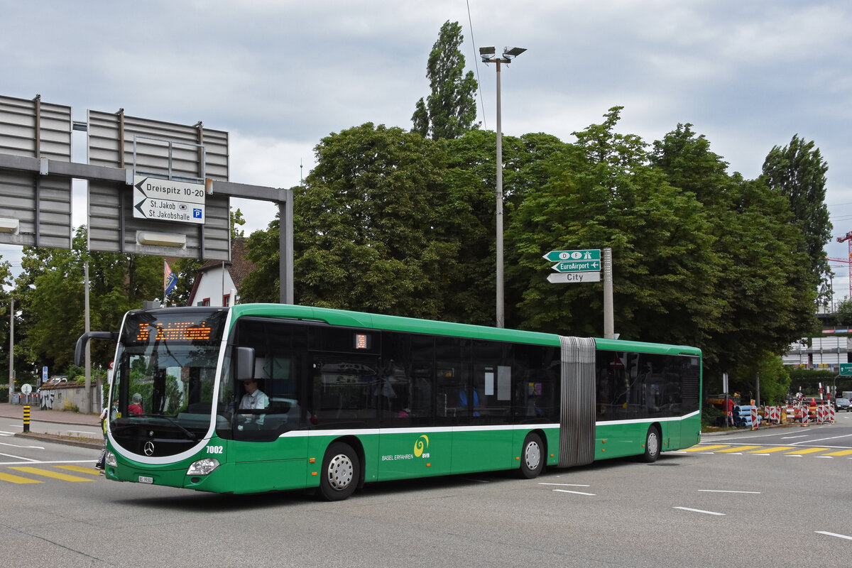 Mercedes Citaro 7002, auf der Linie 36, fährt bei der Haltestelle St. Jakob ein. Die Aufnahme stammt vom 30.06.2021.