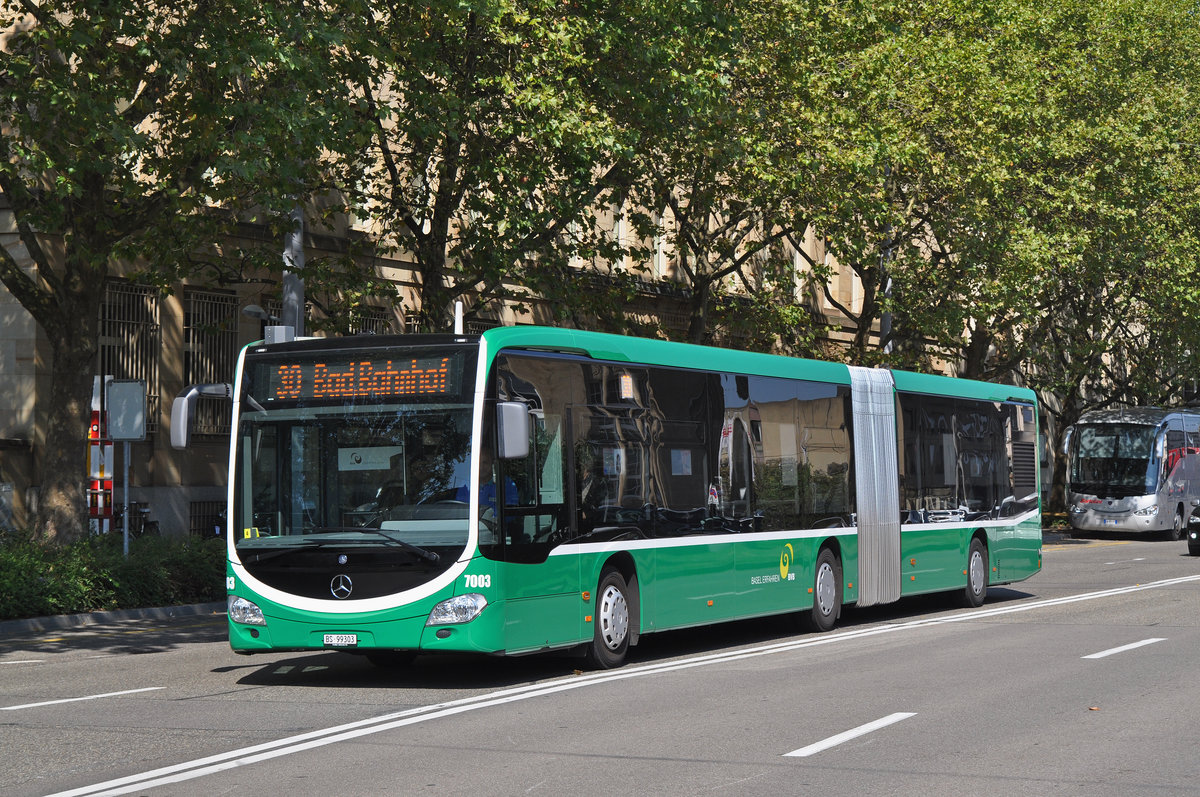 Mercedes Citaro 7003, auf der Linie 30, fährt zur Endhaltestelle am Badischen Bahnhof. Die Aufnahme stammt vom 21.08.2015.