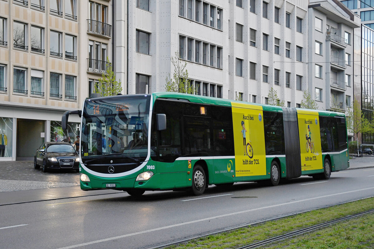 Mercedes Citaro 7003, auf der Tramersatzlinie 14, die wegen einer Grossbaustelle nicht mit Tramzügen fahren kann verlässt am 24.04.2023 die Haltestelle am Aeschenplatz.